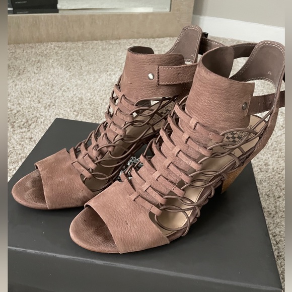 Vince Camuto Evel Caged Sandal Open Toe size 8.5 - Picture 2 of 11